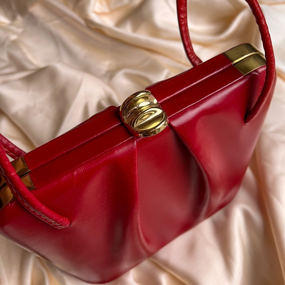 Vintage 1950s Ruby Red Leather Structured Handbag - image 4